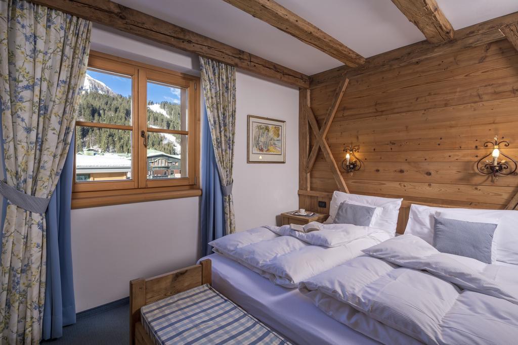 Hotel Chalet Del Sogno Мадонна-ди-Кампильо Экстерьер фото