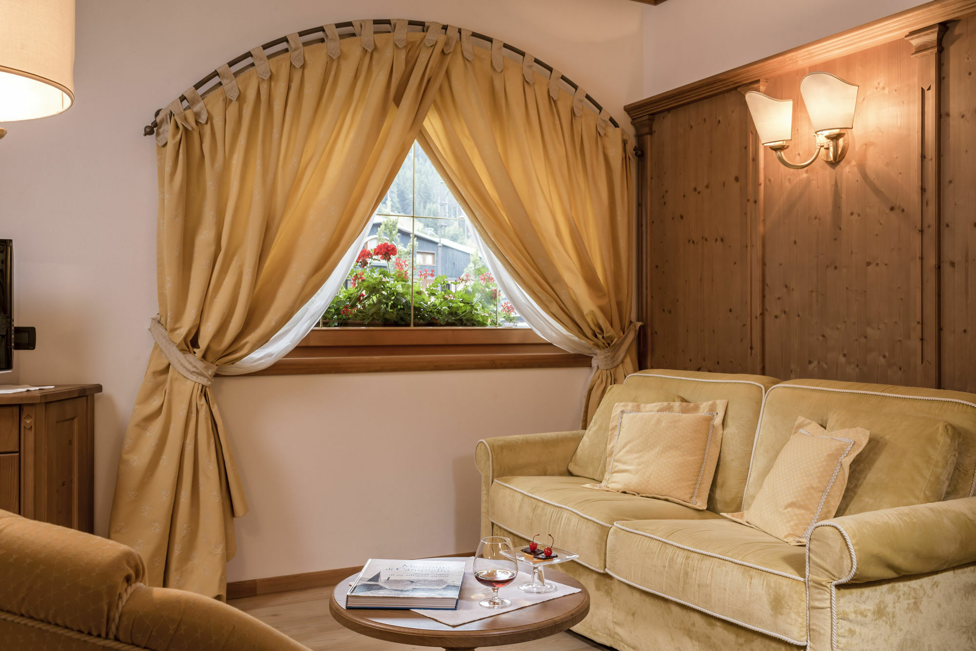 Hotel Chalet Del Sogno Мадонна-ди-Кампильо Экстерьер фото